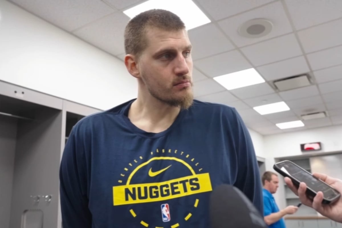 Nikola Jokić zamišljen na parketu