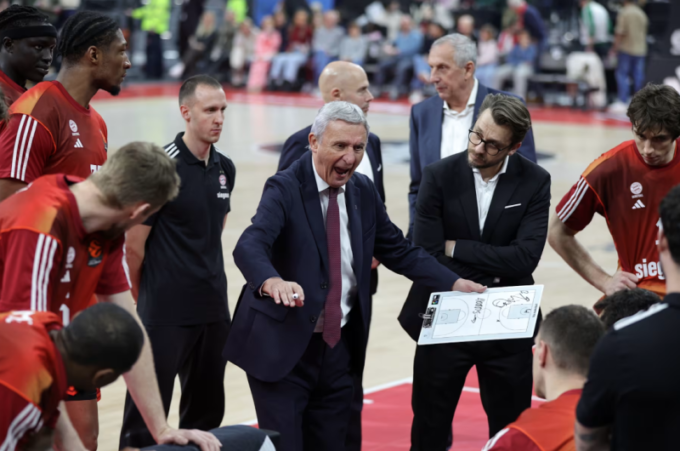 Svetislav Pešić i Emir Mutapčić na klupi Bayerna