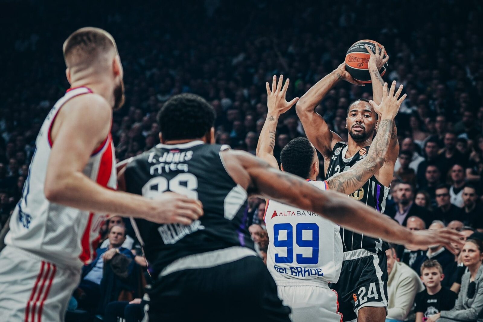 Tajrik Džons napušta Partizan
